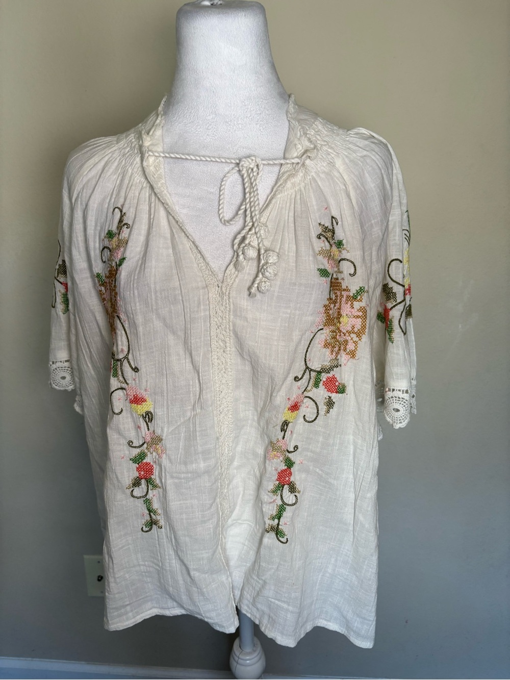 Jennifer & Grace Women’s White Floral Boho Embroidered Lace Tie Neck Blouse L